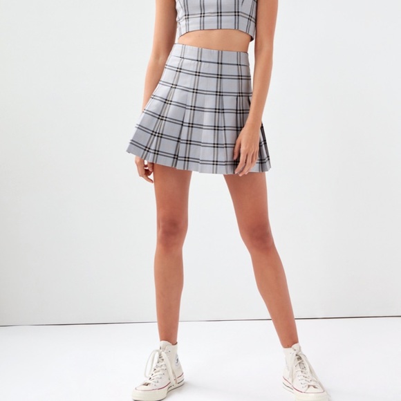 Aritzia Dresses & Skirts - Aritzia plaid skirt pleated